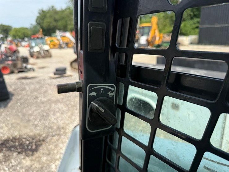2016-bobcat-t870-image-22