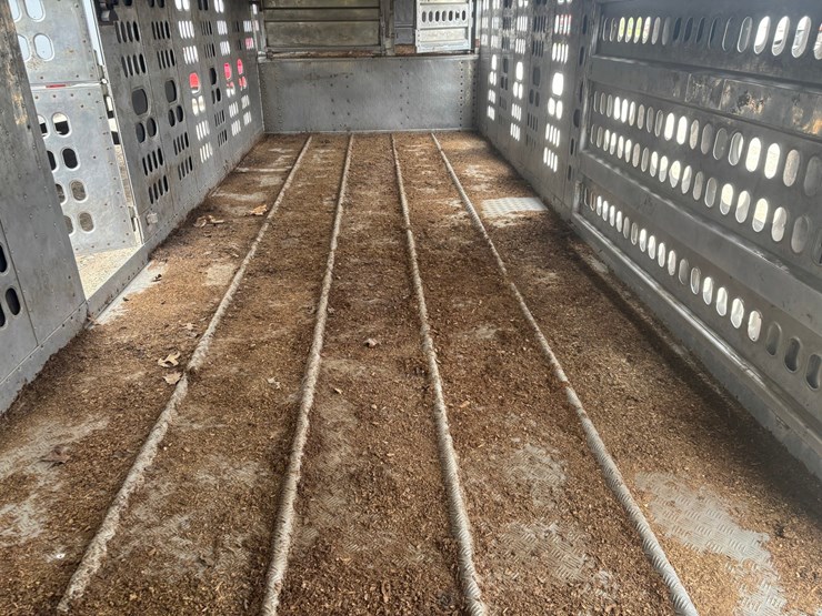#2150-•-2017-barrett-53'-cattle-semi-trailer-image-54