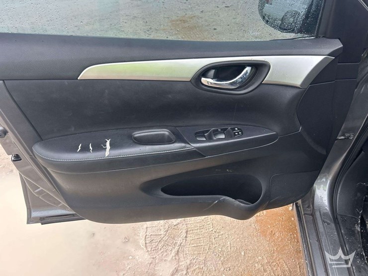 2016-nissan-sentra-sedan-image-11