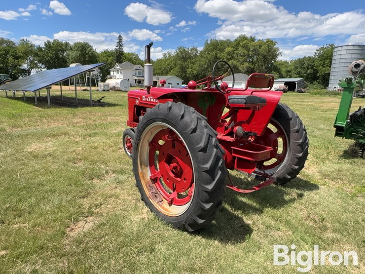 farmall-h-2wd-tractor-image-7