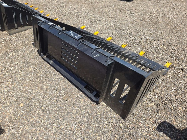 giyi-skid-steer-(66")-rock-bucket-image-4