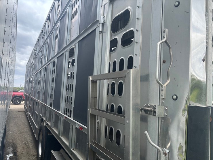 #2150-•-2017-barrett-53'-cattle-semi-trailer-image-22
