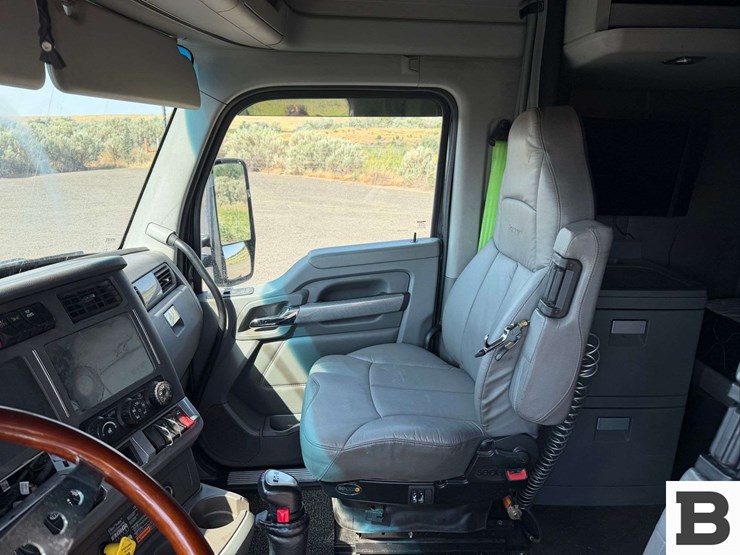 2016-kenworth-t680-image-28