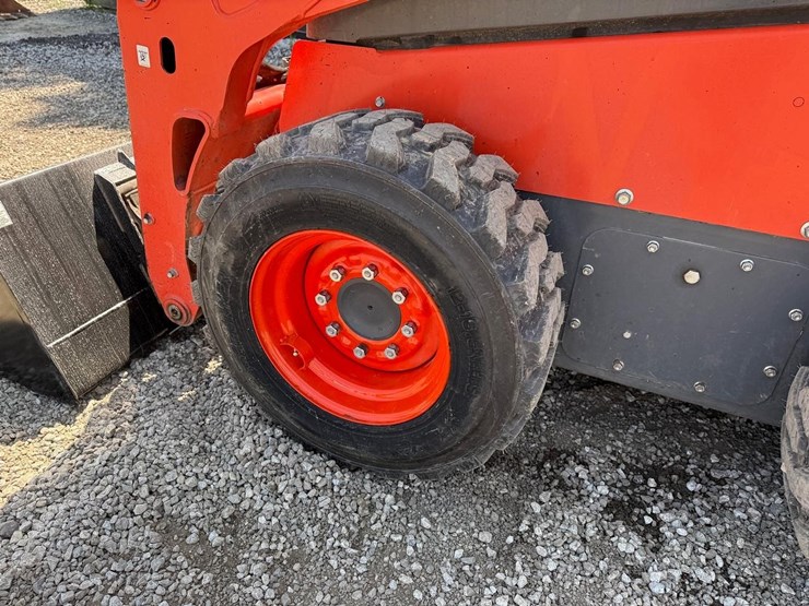 2024-kubota-ssv75-image-16