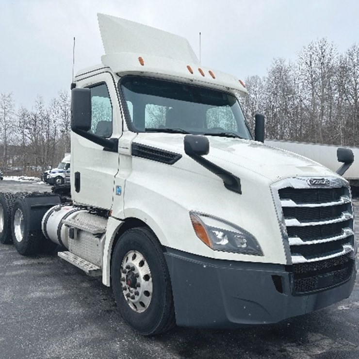 2019 FREIGHTLINER CASCADIA 126