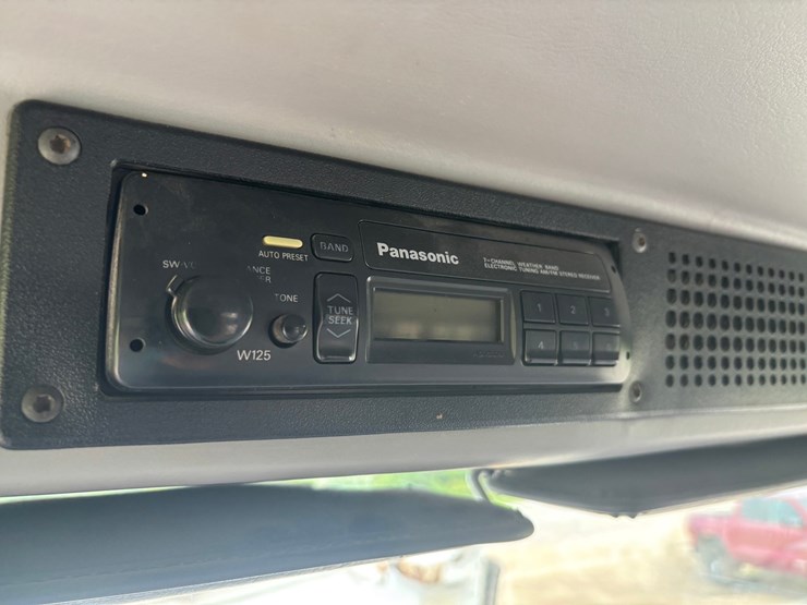 1999-freightliner-fl80-image-53