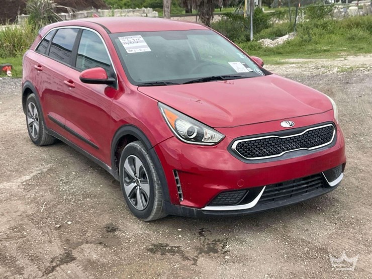 2017-kia-niro-hybrid-suv-image-2