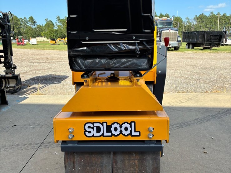 #9944-•-sl-850-vibratory-road-roller-image-5