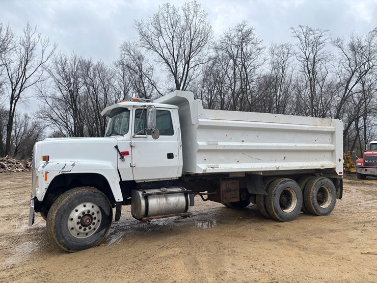 1997-ford-lt8000-image-1