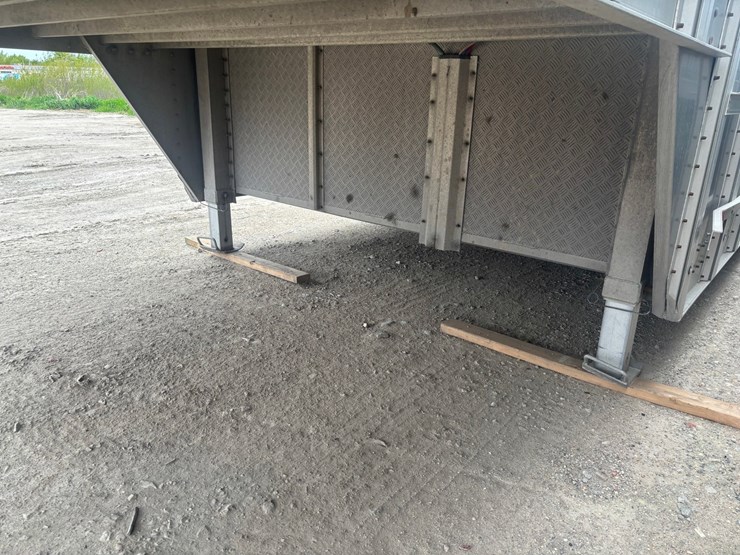 #2150-•-2017-barrett-53'-cattle-semi-trailer-image-27
