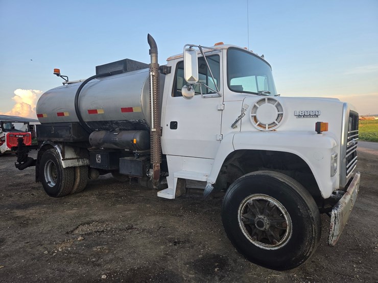 1991-ford-l8000-image-7