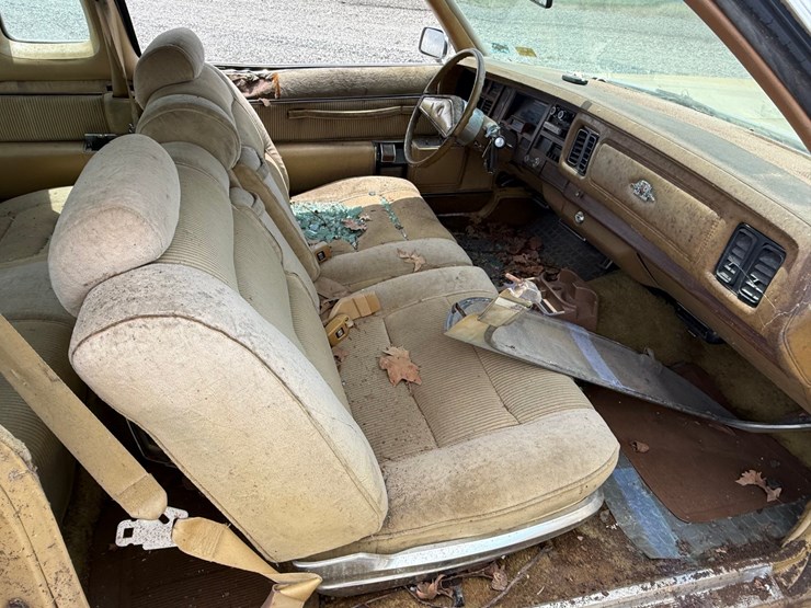 #5391-•-*inop-1977-chysler-new-yorker-sedan-cs23t7c122387-inv#5391-image-35