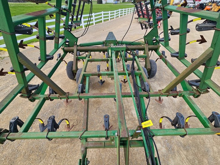 john-deere-28-image-36