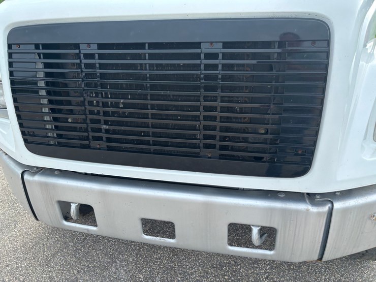 1999-freightliner-fl80-image-14