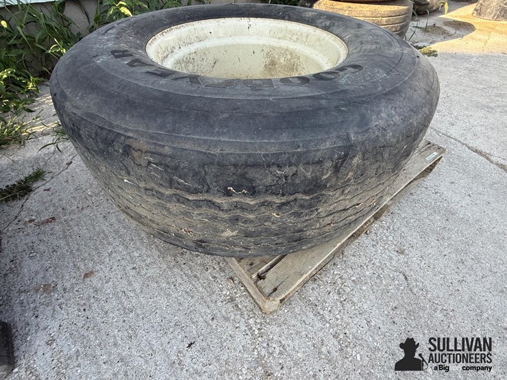spare-brent-wagon-tire-&-rim-image-12