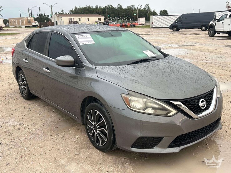 2016-nissan-sentra-sedan-image-2