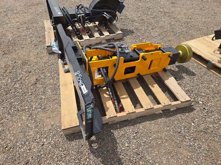 future-ft-d680-skid-steer-post-driver-image-1
