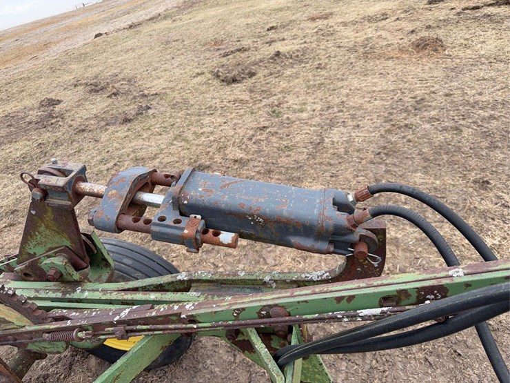 john-deere-pull-type-four-bottom-plow-image-12