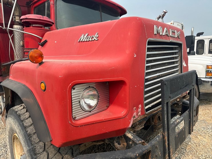 1997-mack-dm688s-image-10