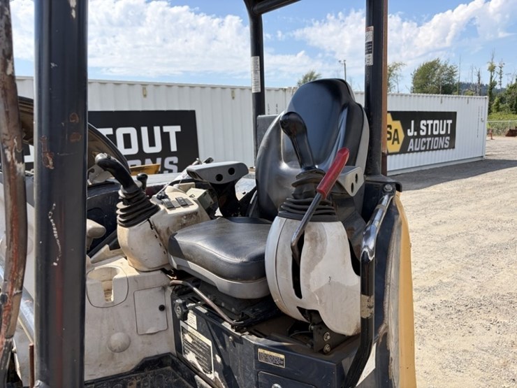 2013-deere-50g-image-25