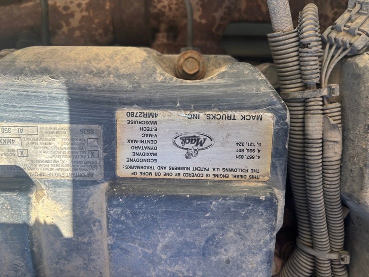 mack-rd688s-image-39