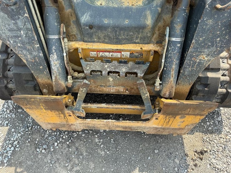 2016-deere-323e-image-10
