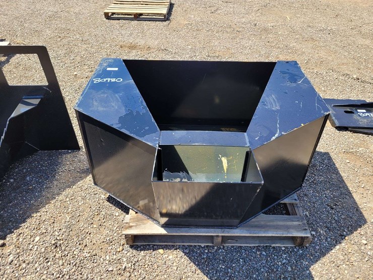 3/4-cy.-concrete-placement-bucket-image-1