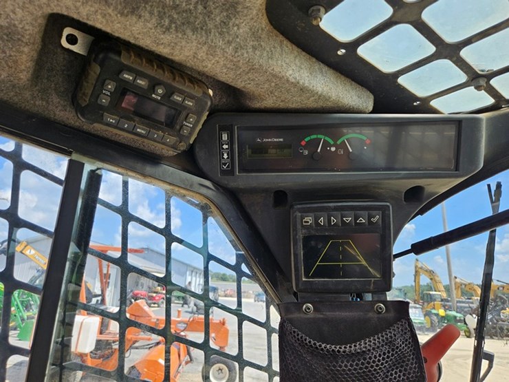 deere-331g-image-31