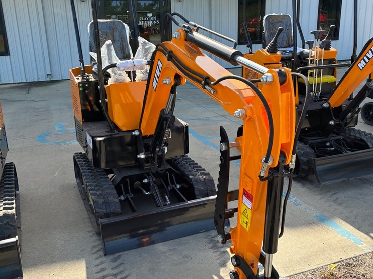 #9949-•-miva-va13-mini-excavator-image-2