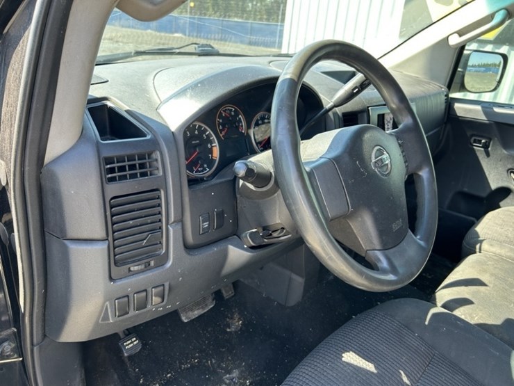 2012-nissan-titan-image-22