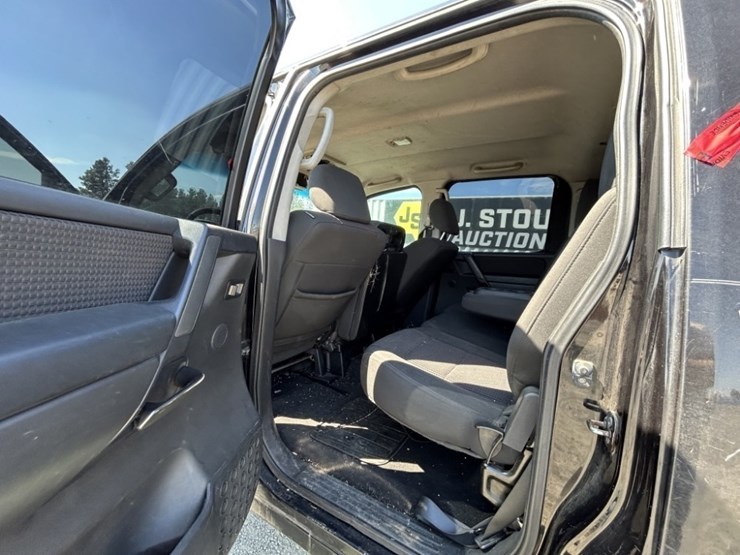 2012-nissan-titan-image-25