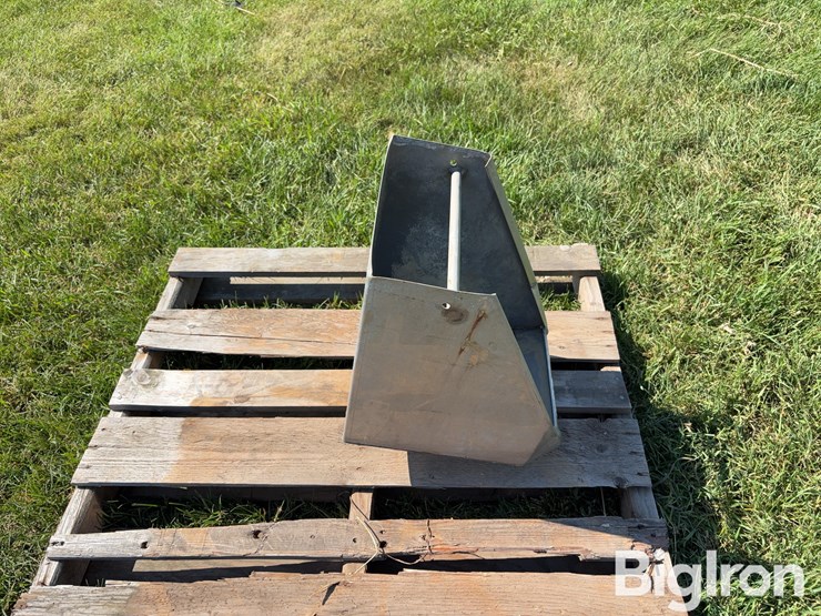 12”-stainless-steel-hog-feeders-image-13