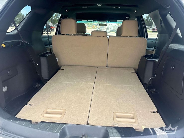 2017-ford-explorer-image-21