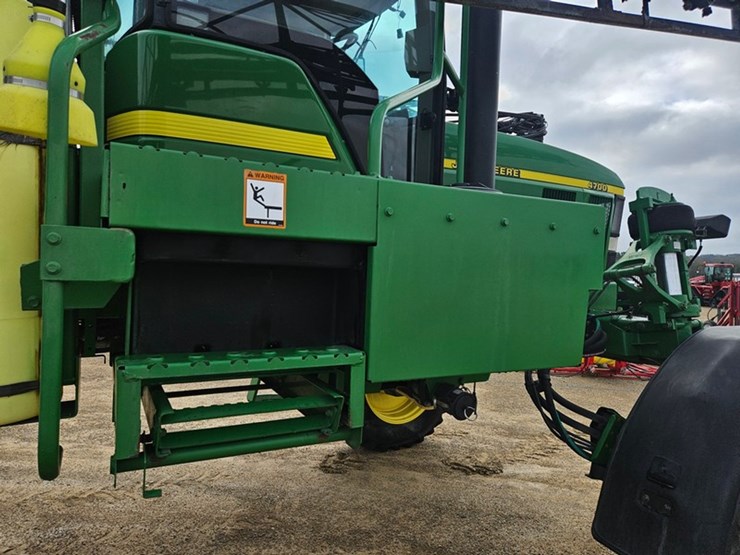 john-deere-4700-image-40