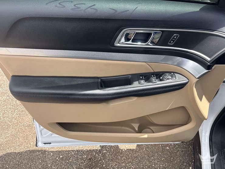 2017-ford-explorer-image-11