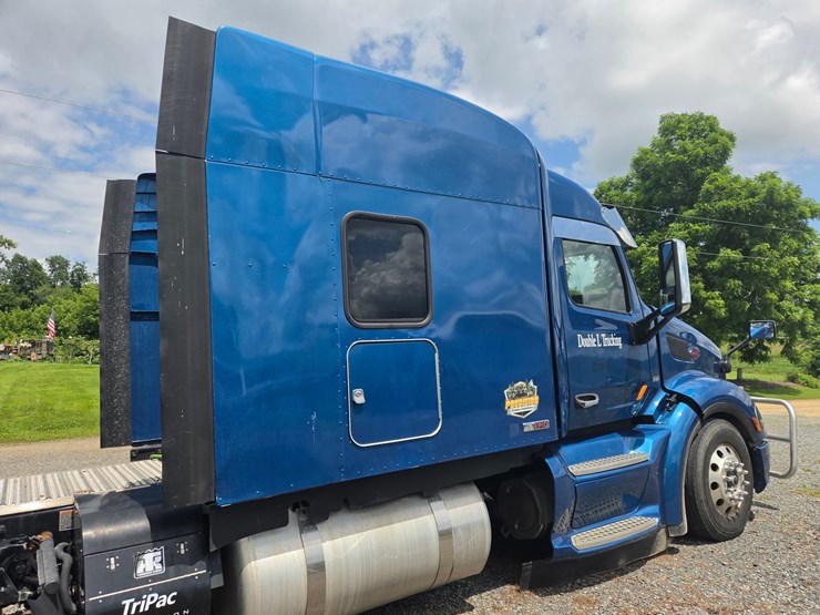 2019-peterbilt-579-image-14