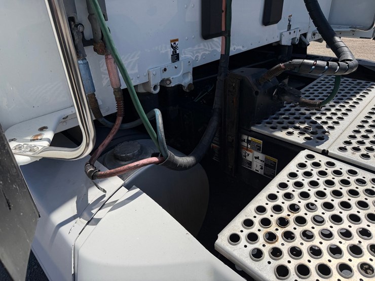 2018-kenworth-t680-image-33