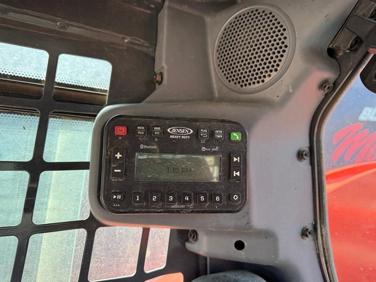 2024-kubota-ssv75-image-25