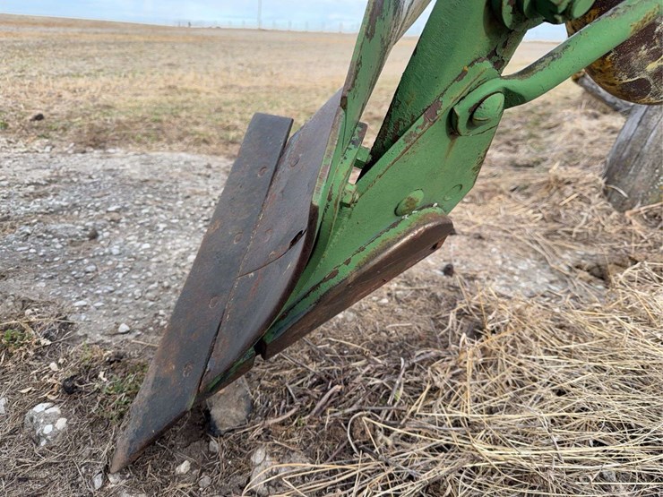 john-deere-three-point-four-bottom-plow-image-18