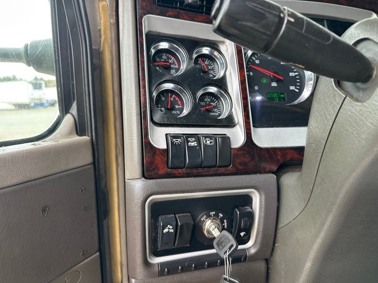2014-kenworth-t660-image-52