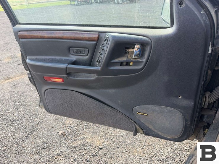 1997-jeep-grand-cherokee-image-26