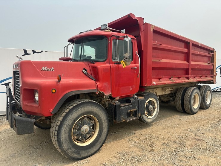 1997-mack-dm688s-image-1
