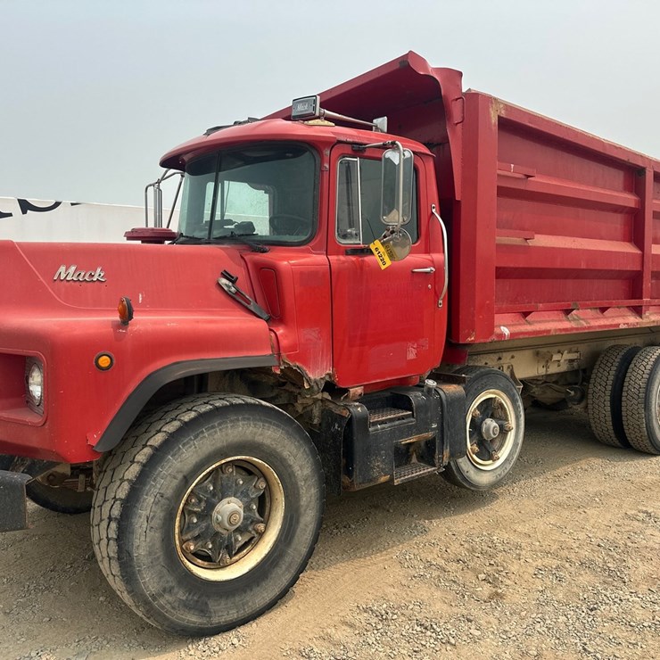 1997 MACK DM688S