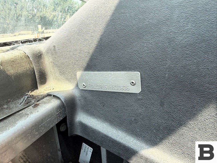 2001-ford-e350-image-32