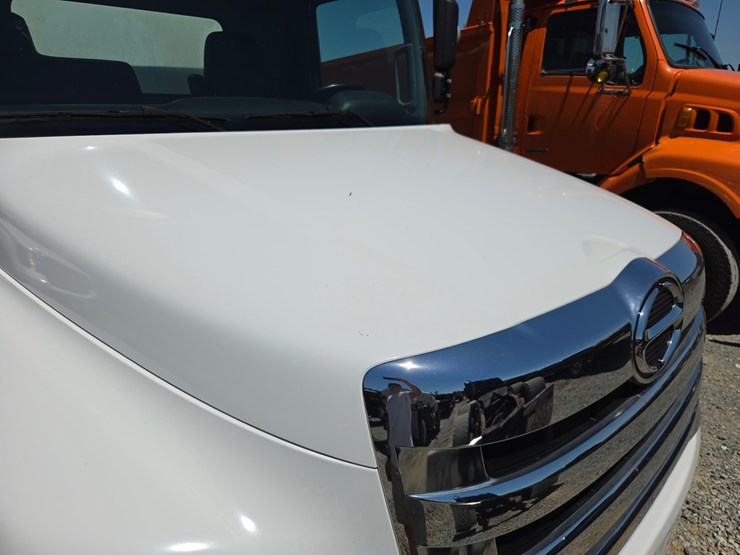 2017-hino-268-image-14