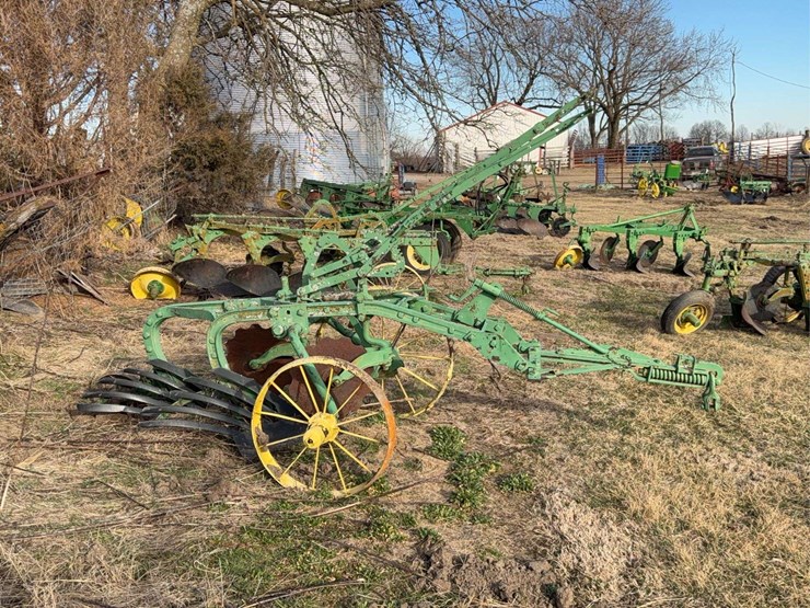 john-deere-pull-type-two-bottom-plow-image-2