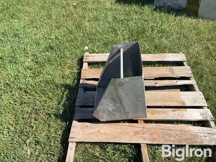 12”-stainless-steel-hog-feeders-image-17