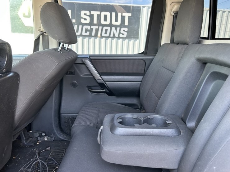 2012-nissan-titan-image-26