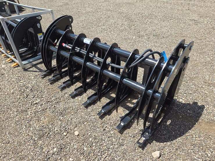 2026-skid-steer-quick-attach-(72")-curved-log-grabber-image-1