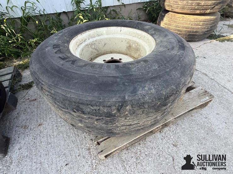 spare-brent-wagon-tire-&-rim-image-2